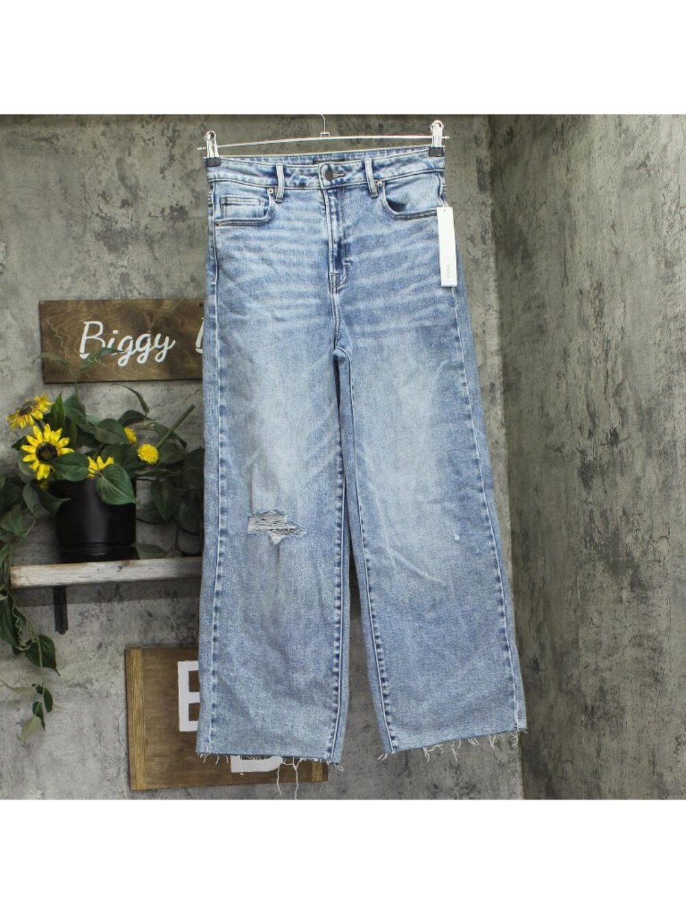 NWT Aqua Distressed High Rise Wide Leg Jeans AQ9142C-M Medium Wash Blue 27